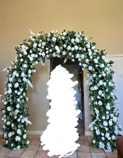 Charming Wedding Décor Featuring Beautiful Floral Arches top accept