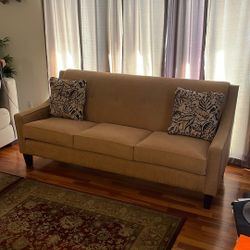 Beige Couch With 2 Pillows Like New No Stains No Pets