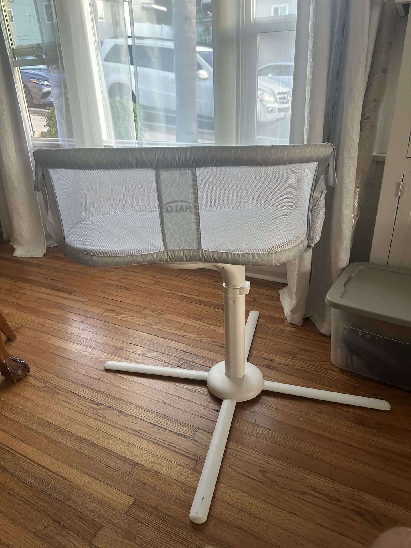 HALO BassiNest Swivel Sleeper