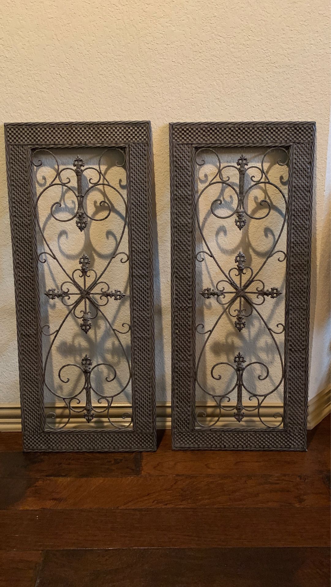 Iron for home decor (set of 2)