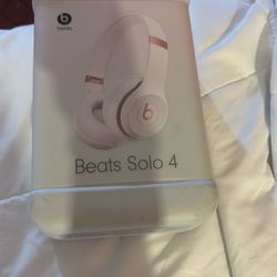 Beats Solo 4  2 pair
