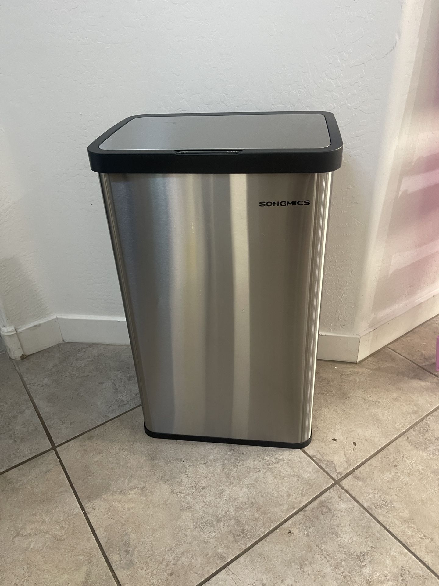 SONGMICS Motion Sensor Trash Can, 18-Gallon (68L) Automatic Kitchen Garbage Can with Stay-Open Lid, Soft Close, Stainless Steel, 15 Trash Bags Include