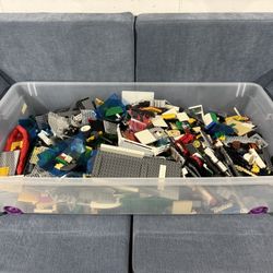 20 Lbs Of Legos 