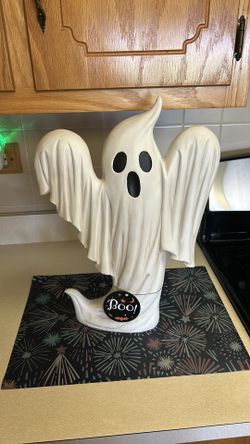 Burlington Ghost Statue 👻 