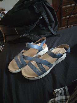 Baretraps women's sandals, Size 11, Blue and Beige color.