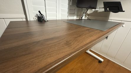 UPLIFT Desk • Electric standing  Desk