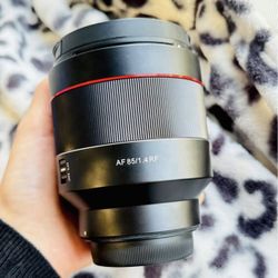 Rokinon Samyang AF 85MM F1.4 Canon RF Mount Great Condition