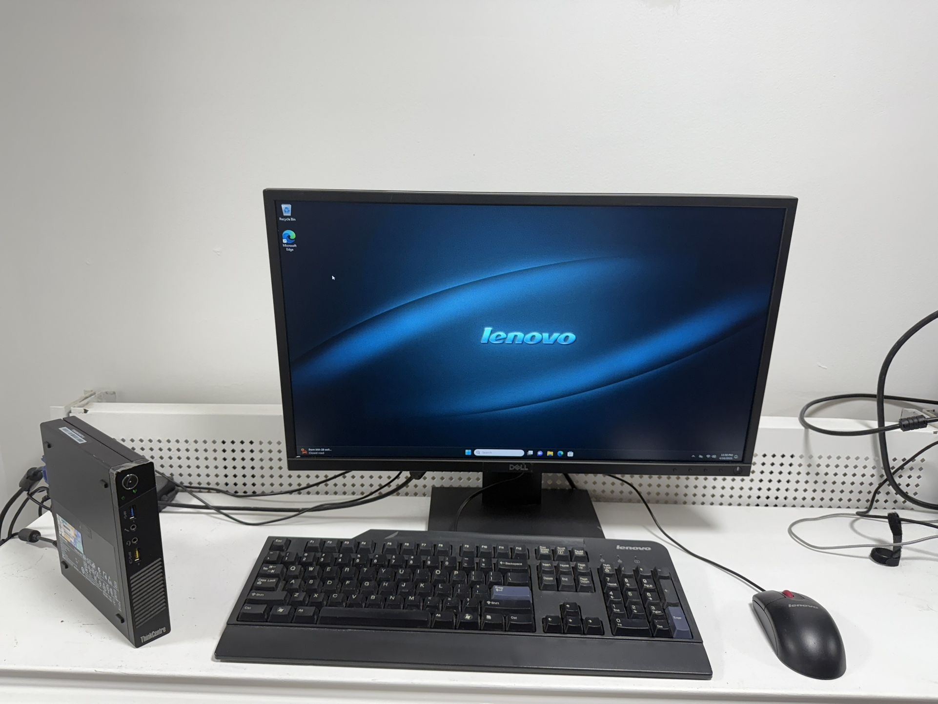 ThinkCentre small desktop win 11 comes with monitor keyboard and mouse