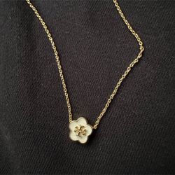 Tory Burch Necklace Flower Design Gold And White 