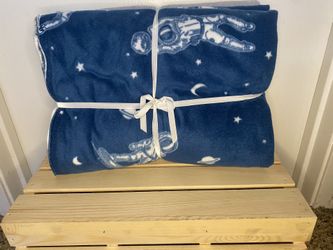 Blue Astronaut Fleece No Sew Blanket Kit