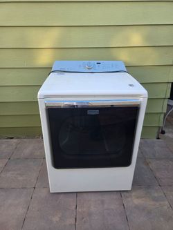 Maytag Bravos XL Capacity gas dryer in excellent working condition