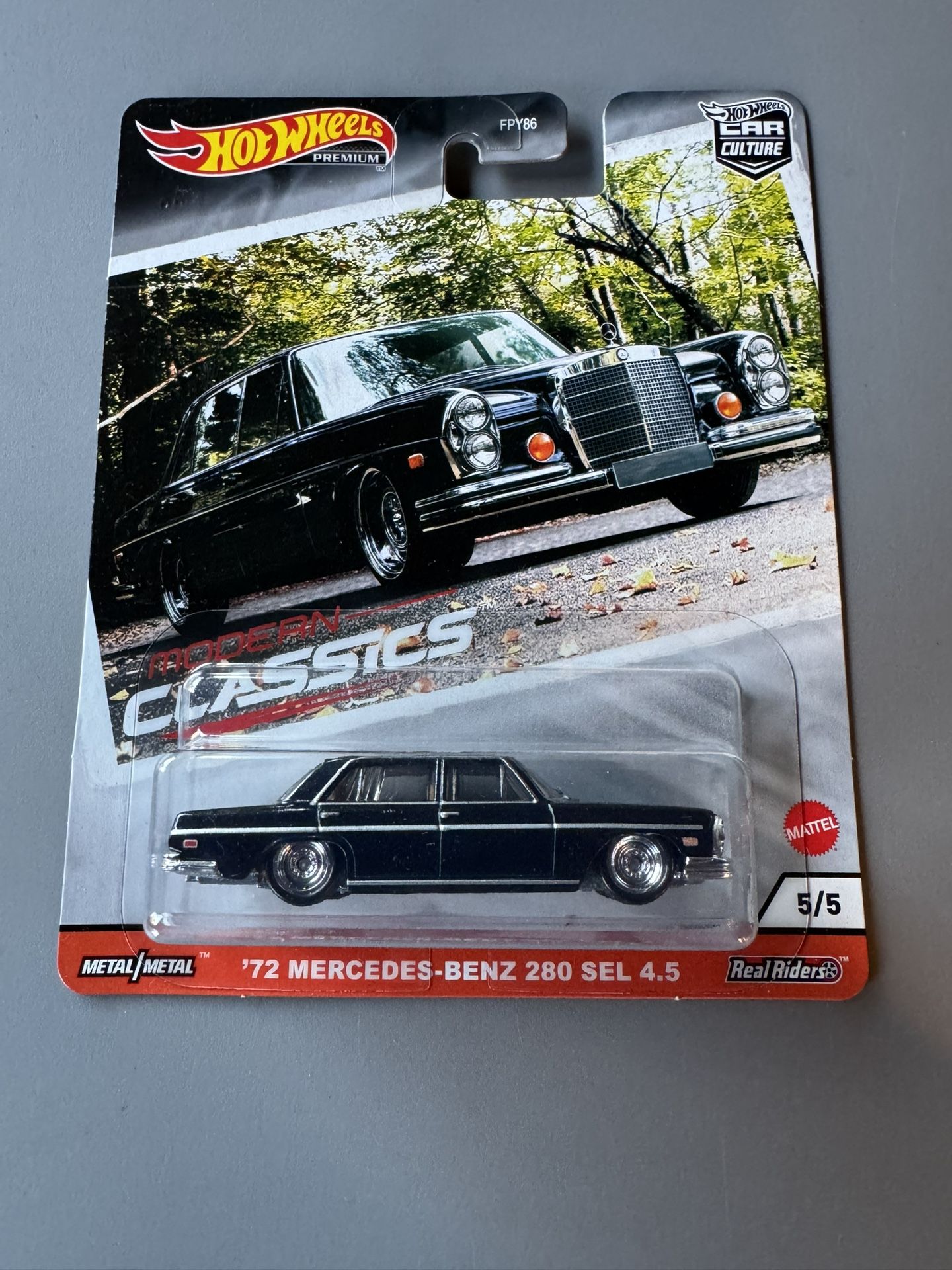Hot Wheel Modern Classics '72 MERCEDES-BENZ 280 SEL 4.5
