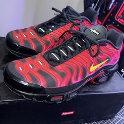 Supreme air max plus TN SIZE 12 university red
