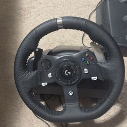 Logitech G920 Driving Force Racing Wheel and Floor Pedals