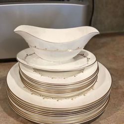 ROYAL DOULTON RONDO China Set Serving For 8 Persons