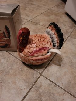 Turkey 1qt Gravy Tureen With Ladle New In Box Fine Ceramic