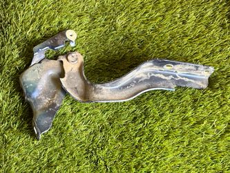 2019 Nissan Sentra hood hinge driver side