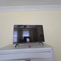 TCL 32 Inches 32 Inch 720p Roku Smart LED TV