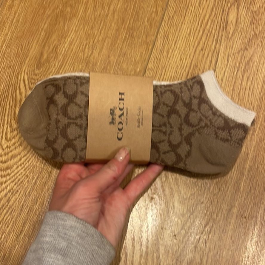 NWT Pair of Coach Signature Logo Socks for Sale in Washington, DC - OfferUp