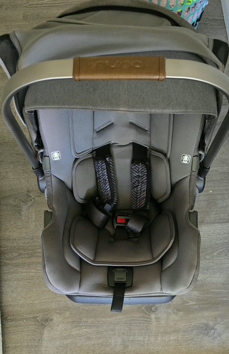 NUNA Pipa Baby Carseat And Base