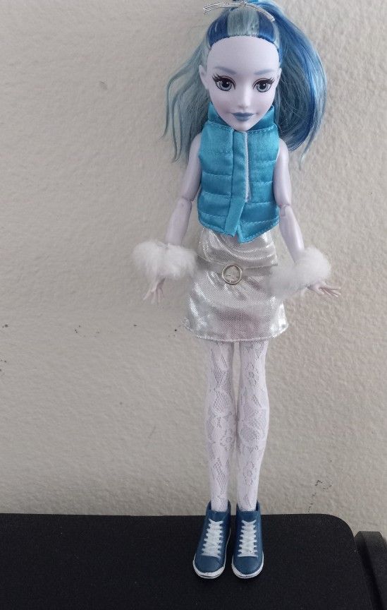 DC Super Hero Girls Frost Action Doll 