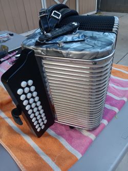 Acordion honner corona ll $1400