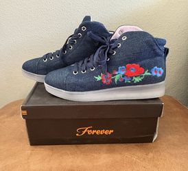 New Women’s Forever Signal - 52 Denim Shoes Size 8. They Also Light Up!