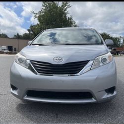 2012 Toyota Sienna Le 