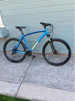 DIAMONDBACK OVERDRIVE MOUNTAIN BIKE 27.5” Wheels