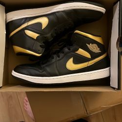 Jordan 1 Mid Black And Metallic Gold Size 12