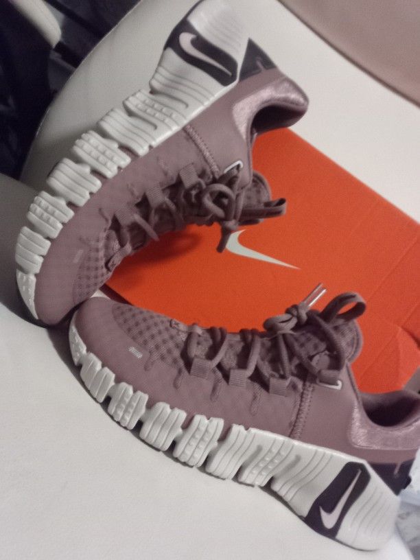 Womans NIKES Size 8