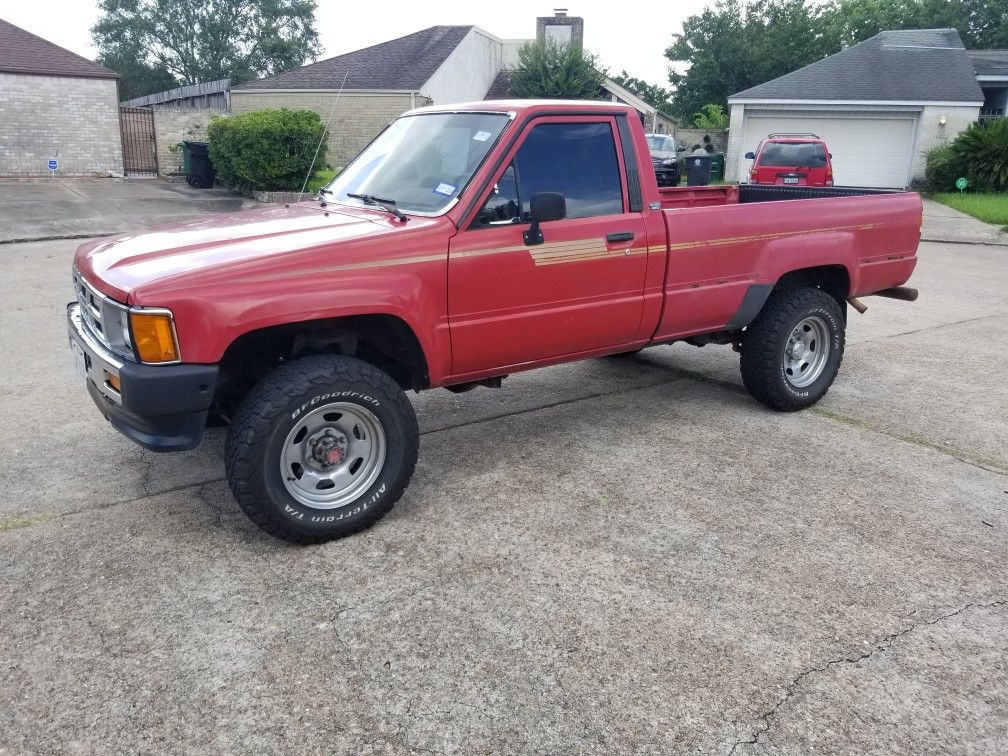 Toyota pickup 22R 4x4 for Sale in Houston, TX OfferUp