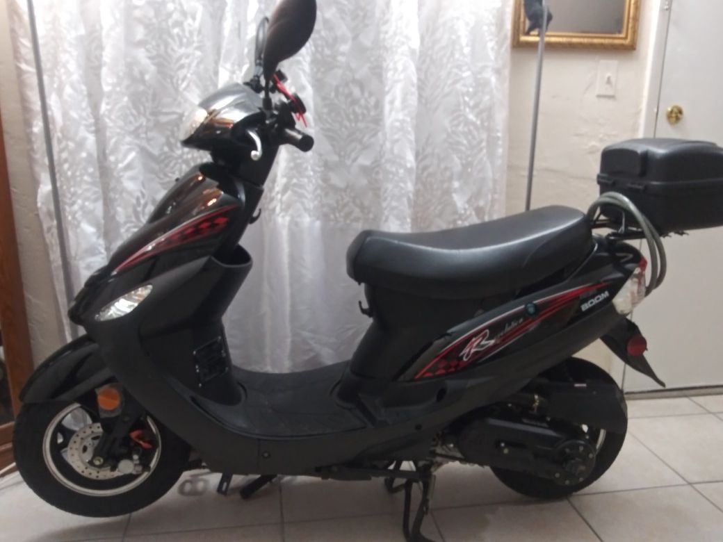 Motocicleta SCOOTER 2018. four time