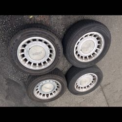 4 — 225/55r16 5x114.3 5x4.5 Stock Lincoln Town Car Acura RSX TSX Tl Civic Accord  Camry Crv Wheels Rims Good 80% Treads Tires!!!!!!!!!!!