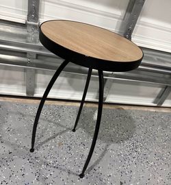 Round decor table