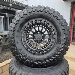 17" LOCK Mojave w/ 35" Toyo MT Open Country tires