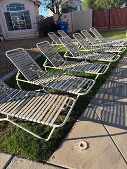 4 Pool  Lounge Chairs