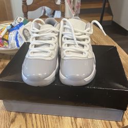 Jordan 11 cement grey