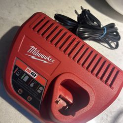 Firm! Milwaukee M12 12-Volt Lithium-Ion Battery Charger