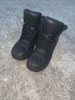 Nike boot size 5y