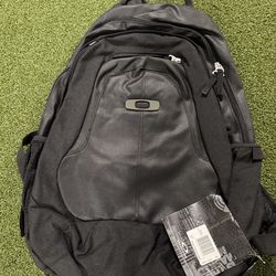 New with Tags Oakley Base Load Backpack