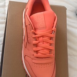 Women’s 8.5 Reebokclassic 