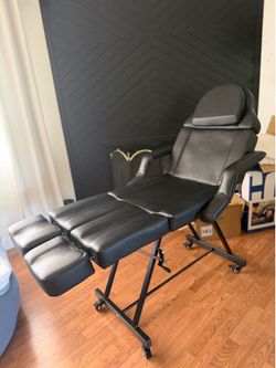Adjustable Beauty / Tattoo Bed – $80