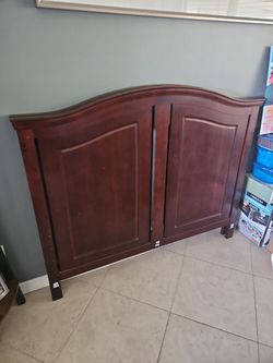 3 in 1 convertible crib, toddler bed, full size bed. Has all  parts and hardware.