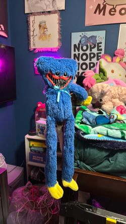 Huggy wuggy doll
