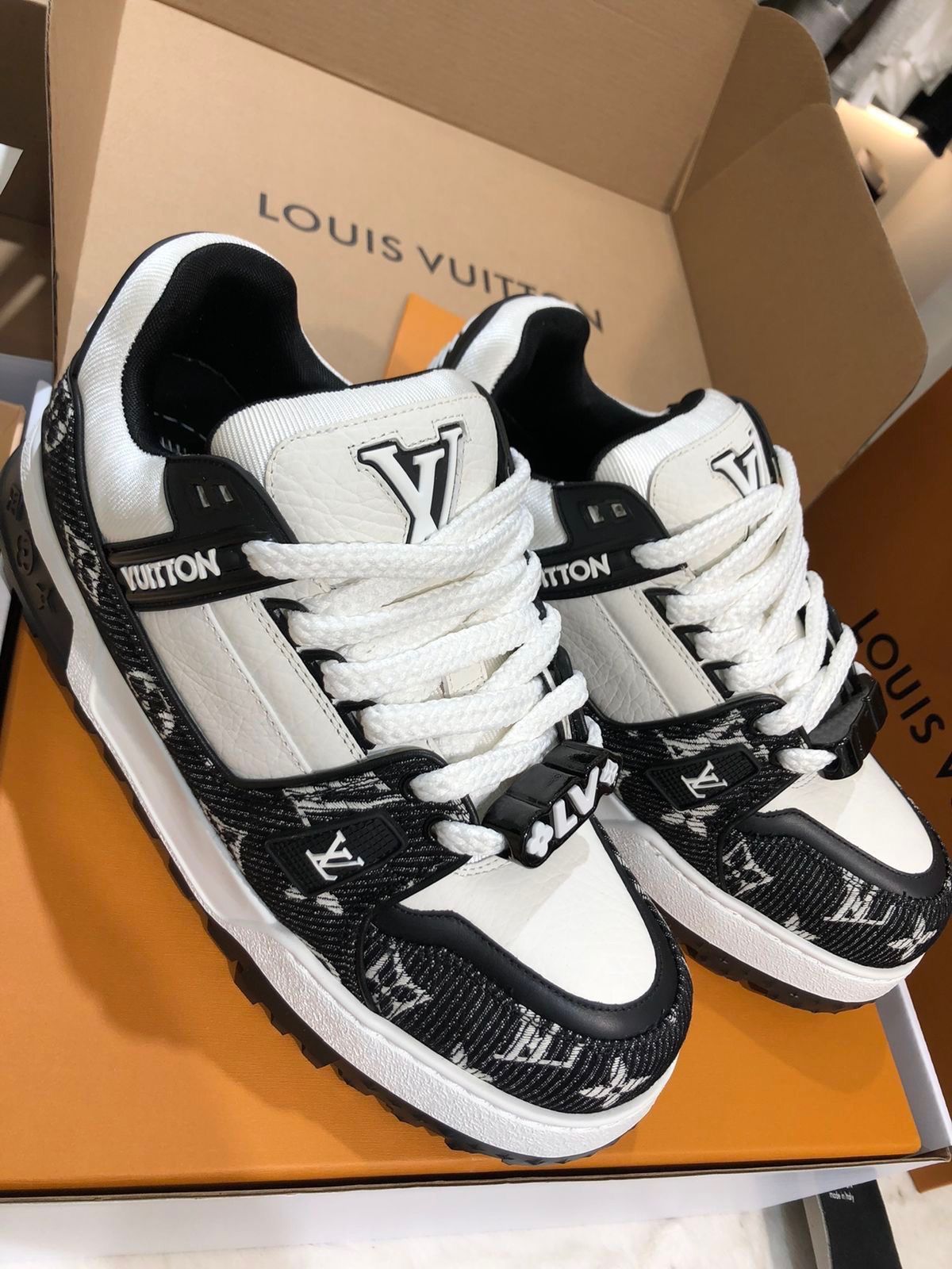 Lv Trainers