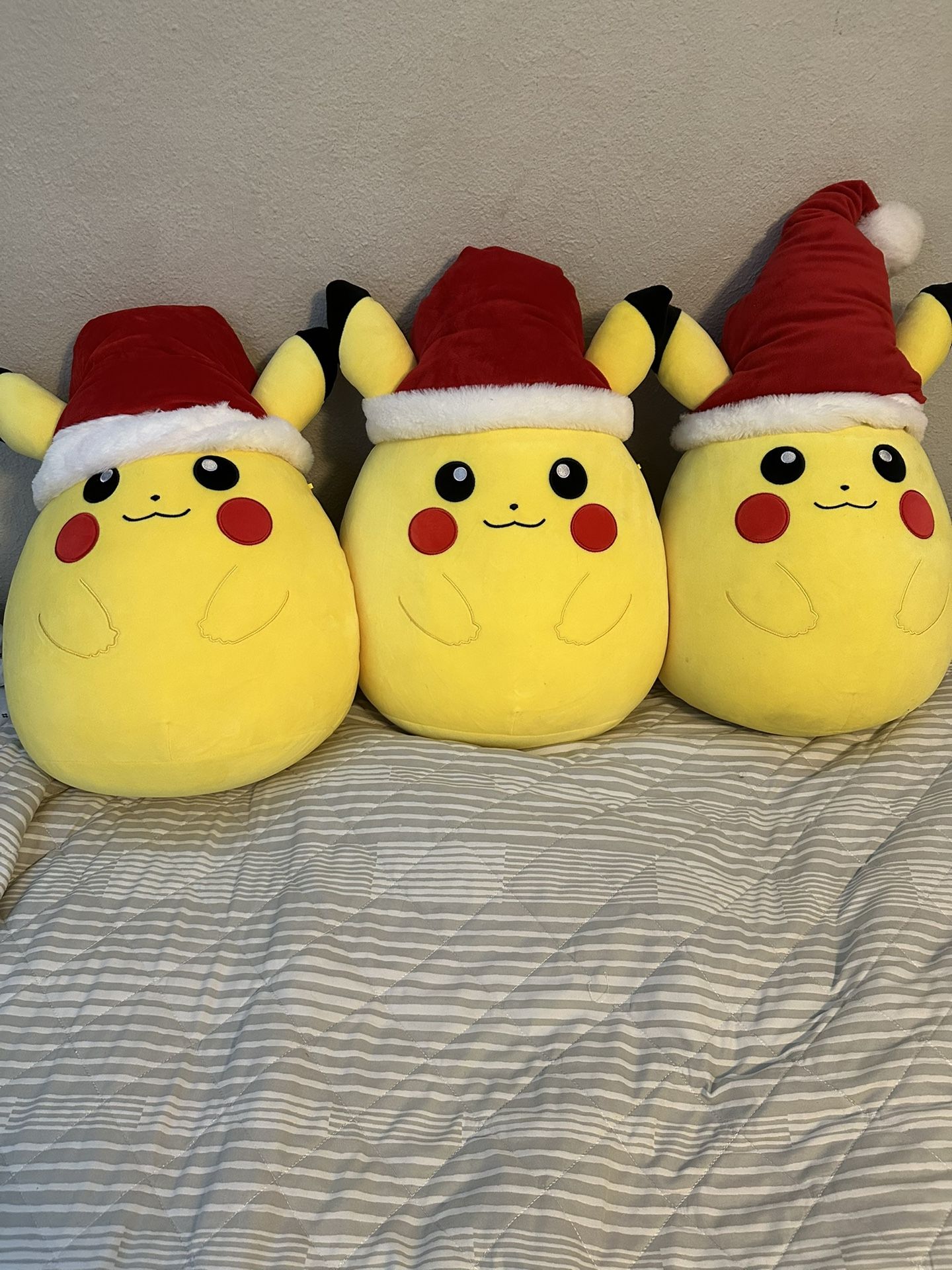 Pokémon Squishmallow Pikachu Christmas