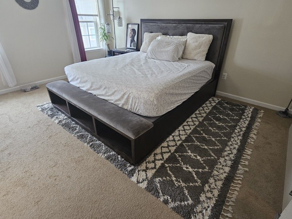 Moving Out Sale# King Sized Bed With Mattress 
