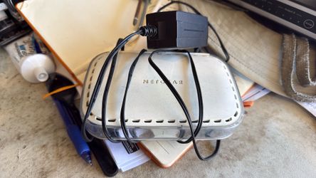 Netgear five port 1000 M switch model number GS605