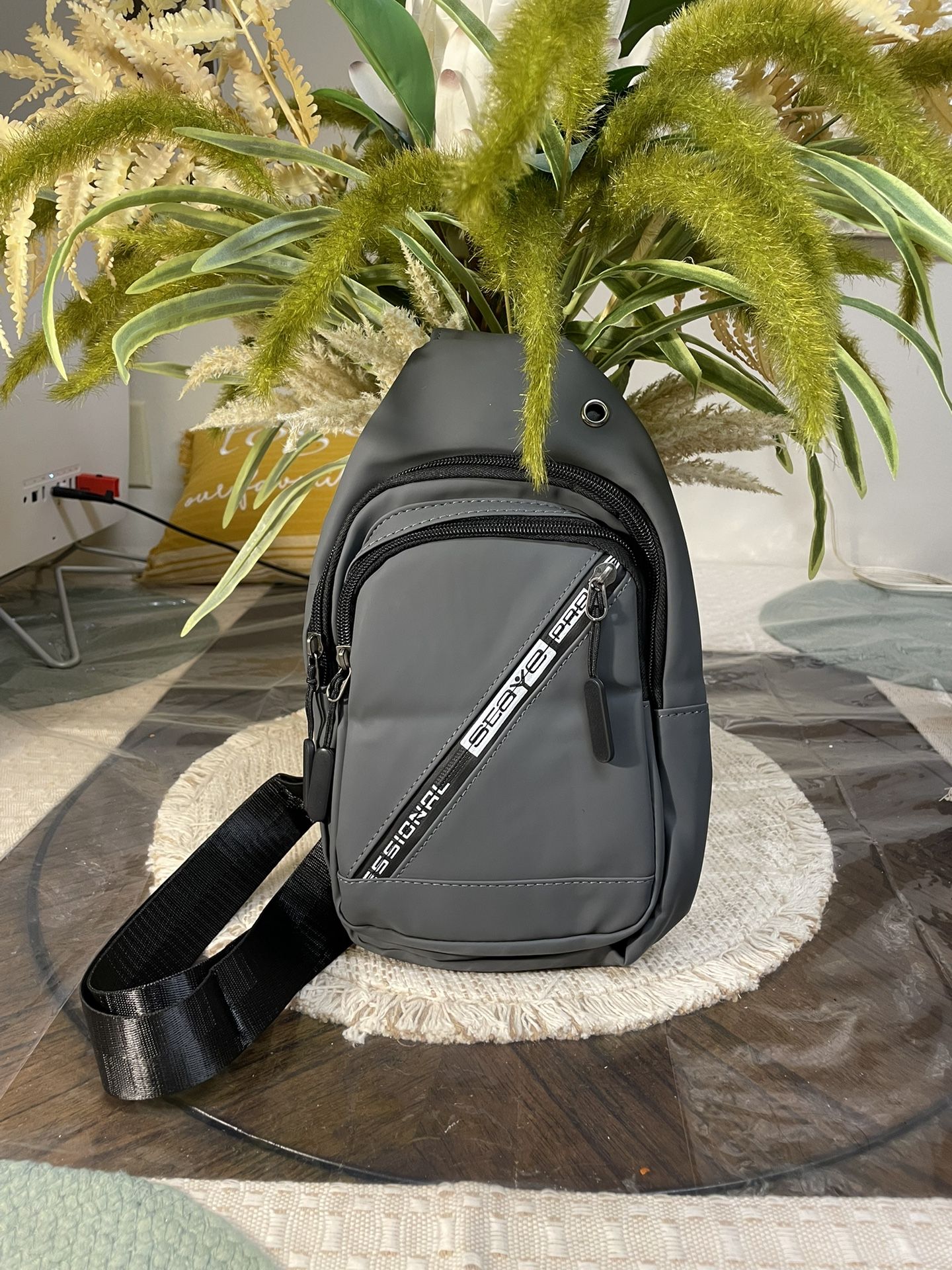 “Professional” Shoulder Pouch